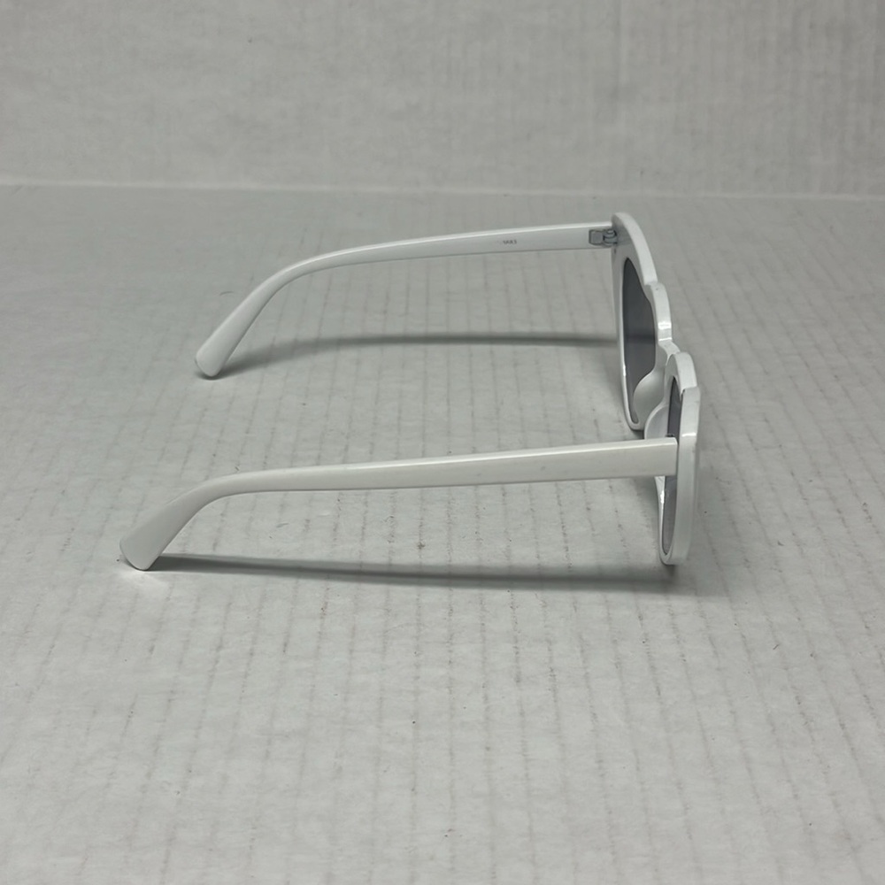 White retro flirty Heart Sunglasses Bachelorette Barbiecore vacation valentines - Picture 7 of 12